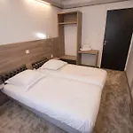 Les Voyageurs ホテル モダーヌ