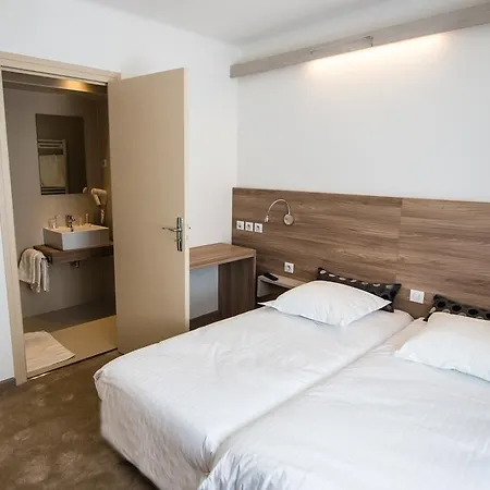 Les Voyageurs Hotel