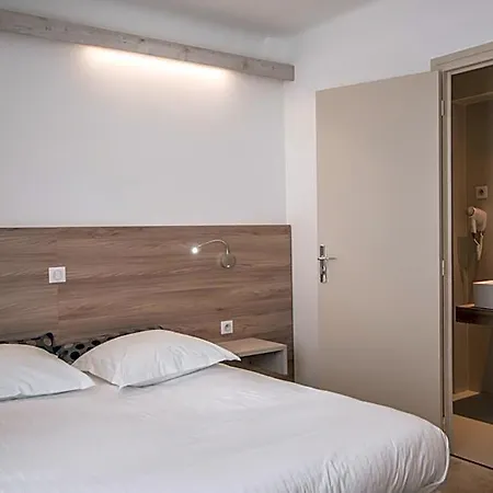 Les Voyageurs Hotel