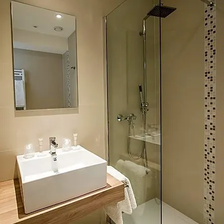 Les Voyageurs Hotel