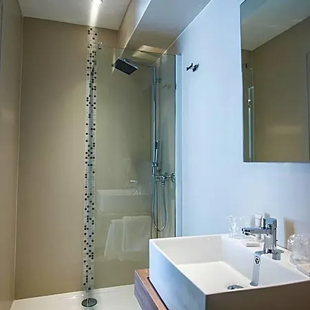 Hotel Les Voyageurs 3*